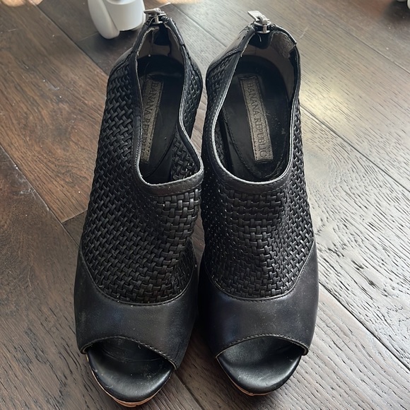 Banana republic peep toe caged bootie size 7.5 - Picture 2 of 5